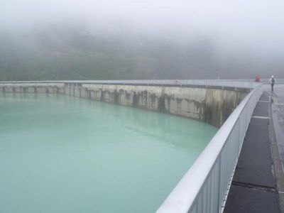 001-Auf der Staumauer von Kops-Stausee